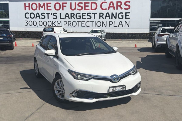 2017 Toyota Corolla ZWE186R Hybrid Hatch Image 2