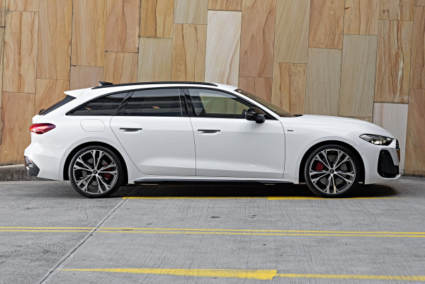 2025 Audi A5 B10 e-hybrid S-Line Wagon image 3