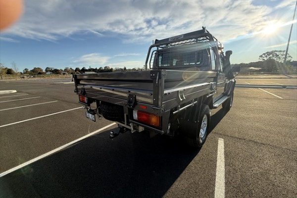 2022 Toyota LandCruiser VDJ79R GXL Cab Chassis Image 4