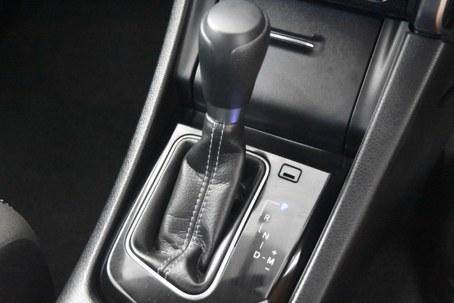 2016 Toyota Corolla ZRE182R Ascent Hatchback Image 14