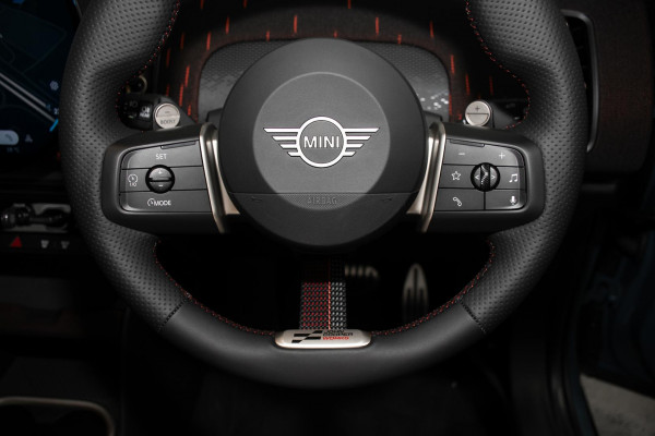 2025 MINI Countryman U25 JCW Favoured SUV image 12
