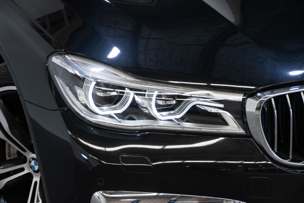 2018 BMW 7 Series 30d Sedan Image 2