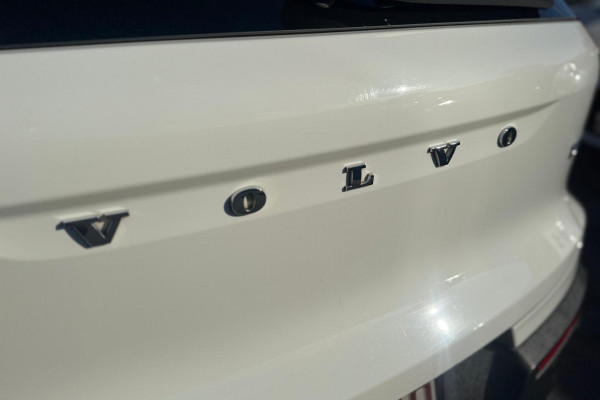 2019 Volvo XC40 XZ T4 Momentum SUV Image 11