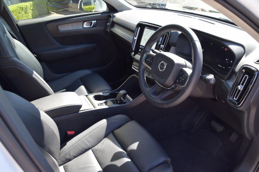 2022 MY23 Volvo XC40 XZ Plus B4 SUV Image 14