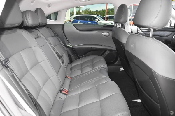 2026 MY25 MG IM5 P12L Performance Hatch Image 7