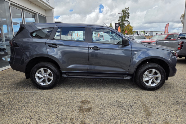 2026 Isuzu MU-X RJ LS-M SUV Image 2