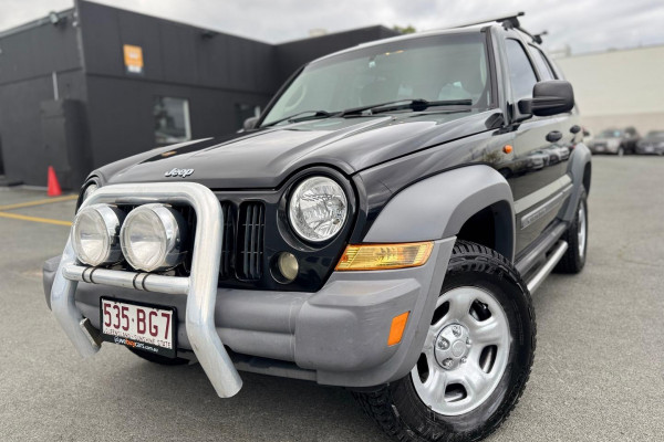 2005 Jeep Cherokee KJ Sport SUV Image 2