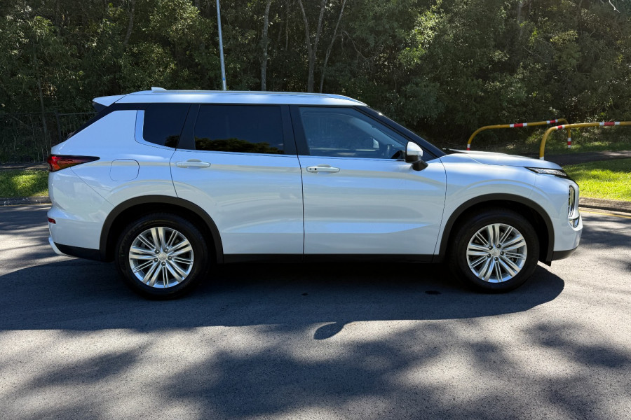 2023 MY24 Mitsubishi Outlander ZM LS SUV Image 14
