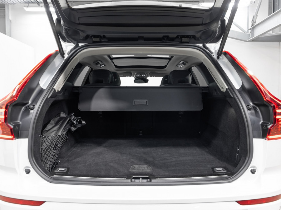 2026 Volvo XC60 UZ B5 Ultra Dark 2L Petrol Hybrid AWD SUV Image 8
