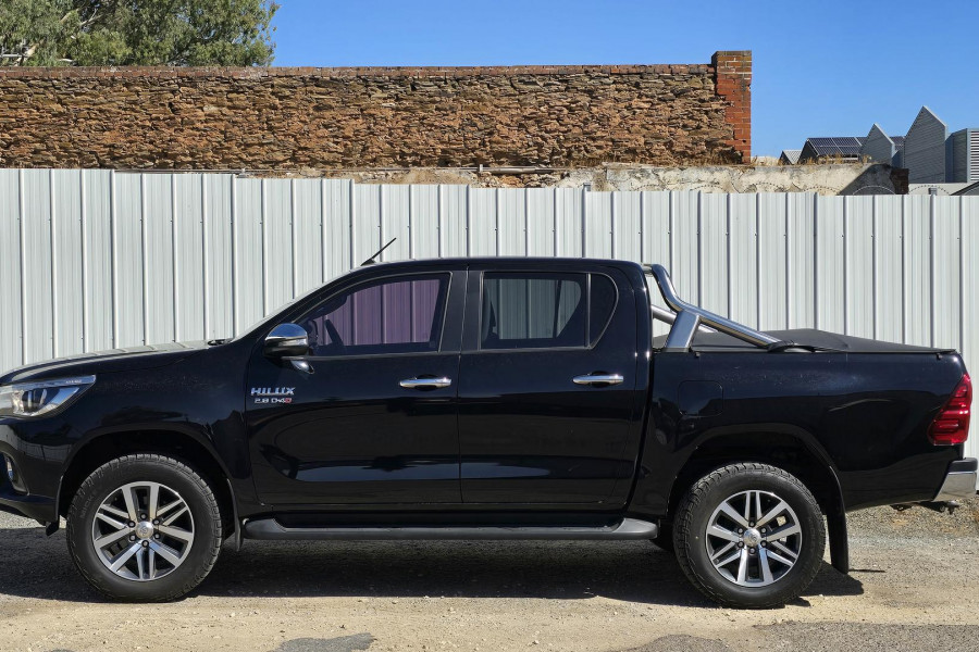 2017 Toyota HiLux  SR5 Double Cab Pick Up Image 8