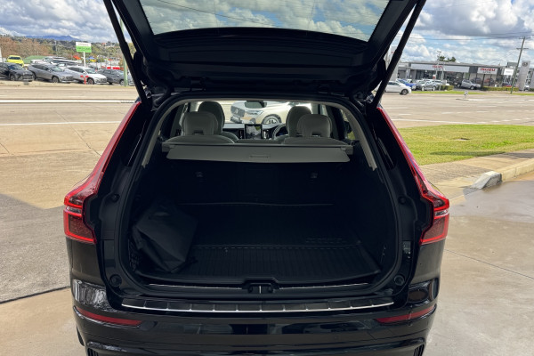 2026 Volvo XC60 UZ Ultra T8 Plug-in Hybrid Dark SUV Image 17