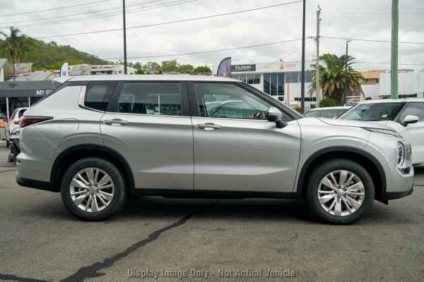 2025 Mitsubishi Outlander ZM ES SUV Image 2