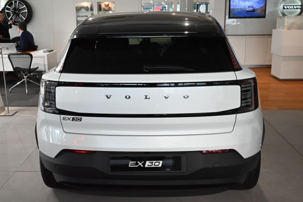 2025 Volvo EX30  Twin Motor Performance Ultra SUV Image 4