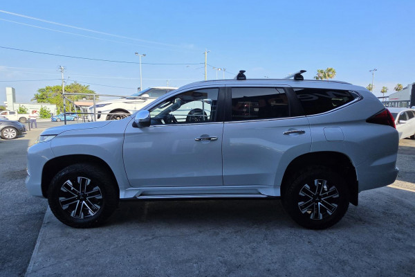 2020 Mitsubishi Pajero Sport QE GLS SUV Image 12