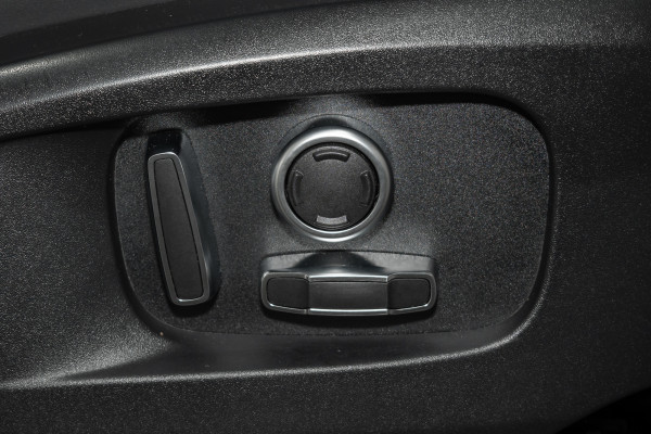 2024 Land Rover Defender L663 130 D300 X-Dynamic SE SUV Image 14
