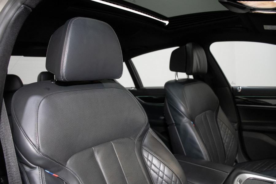 2020 BMW 7 Series 30d Sedan Image 4