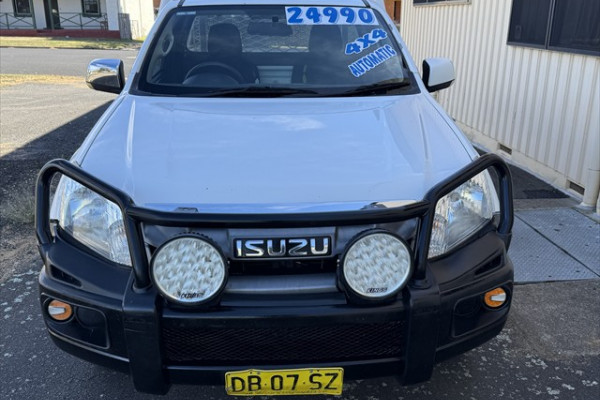 2014 Isuzu D-MAX SX Cab Chassis Image 2