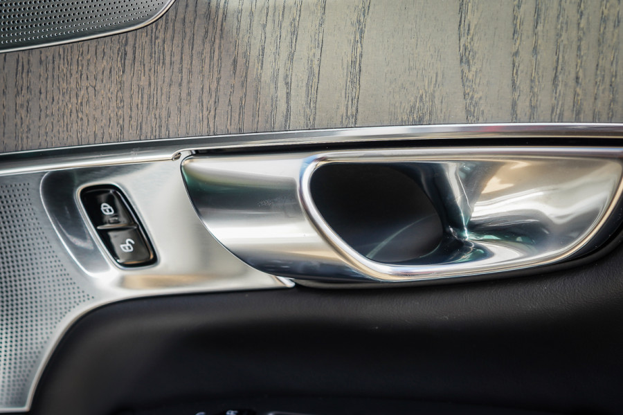 2024 MY25 Volvo XC90 L Series Ultra T8 Plug-In Hybrid SUV Image 16
