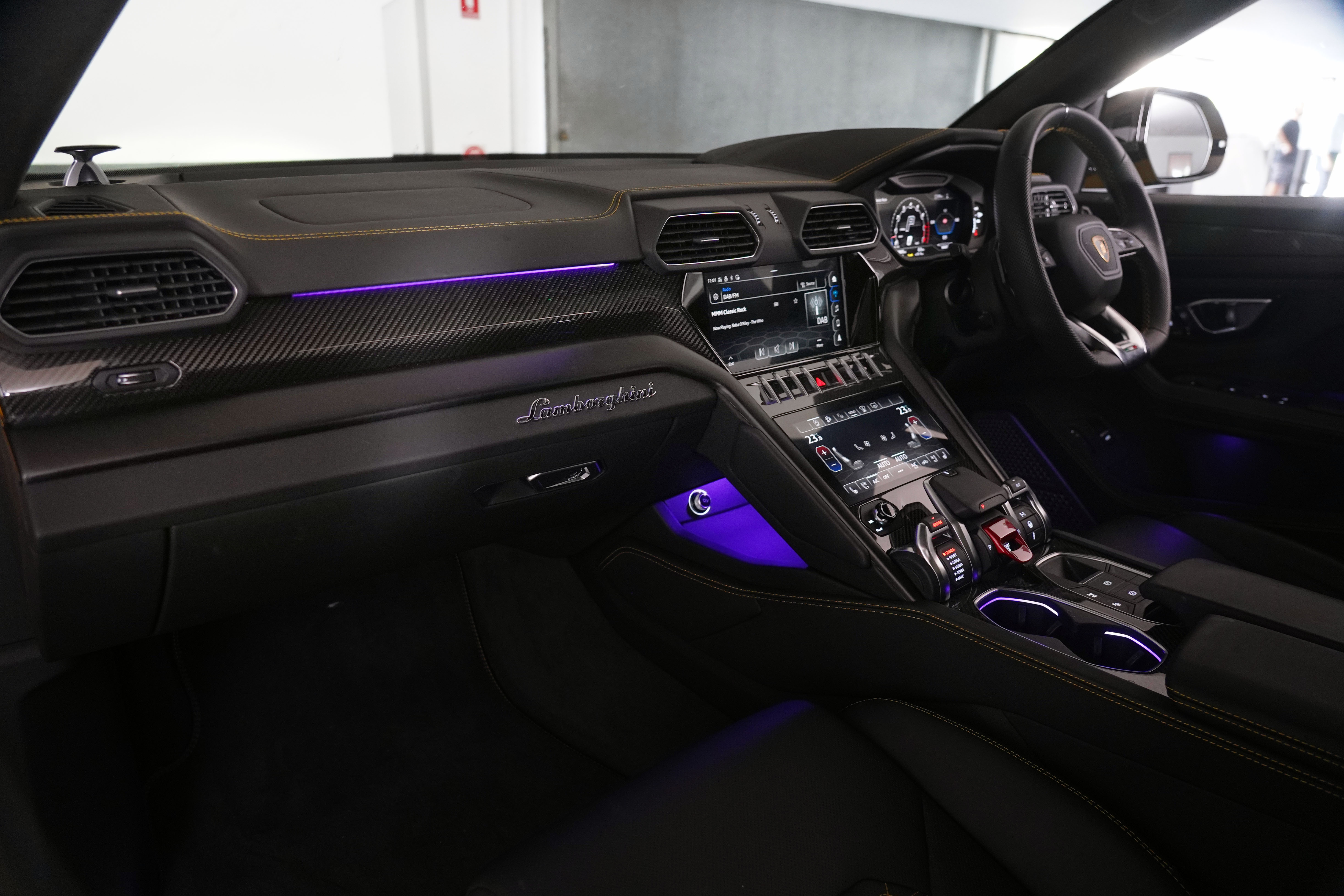 2022 Lamborghini Urus SUV Image 32