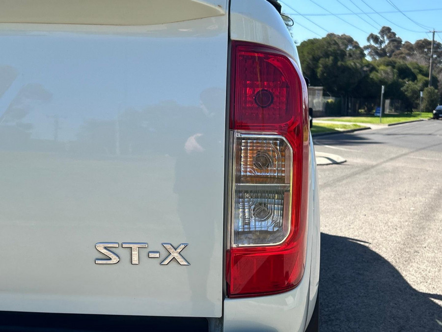 2019 Nissan Navara D23 Series 3 ST-X King Cab Pickup Image 17
