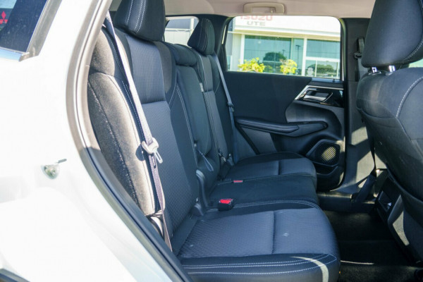 2024 Mitsubishi Outlander ZM LS SUV Image 9