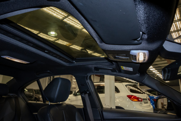 2018 BMW 3 Series F30 LCI 330i M Sport Sedan image 11