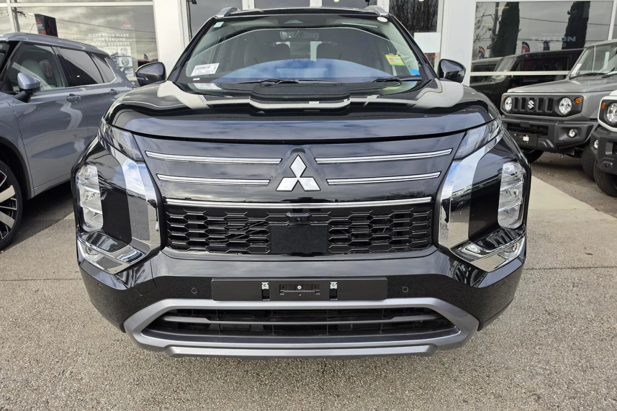 2026 MY25 Mitsubishi Outlander ZM LS SUV