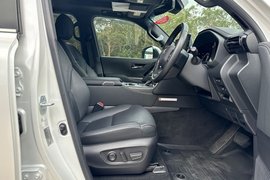 2023 Toyota LandCruiser FJA300R Sahara ZX SUV Image 9