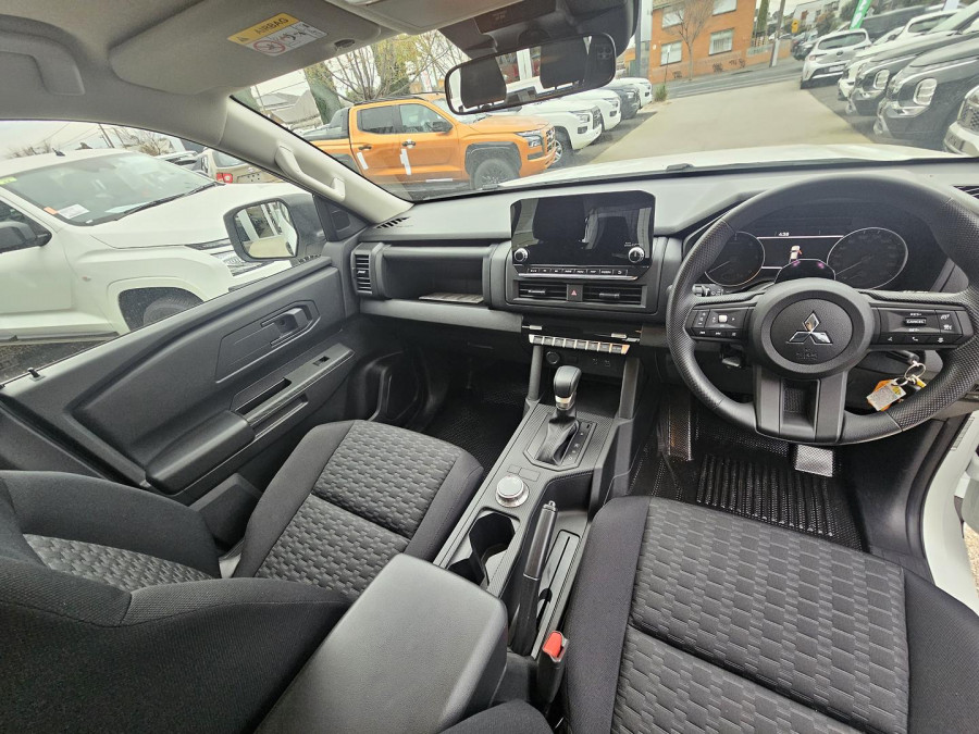 2025 Mitsubishi Triton MV  GLX Cab Chassis Image 13