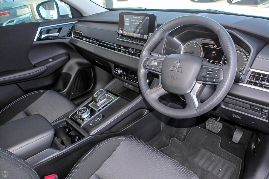 2024 Mitsubishi Outlander ZM ES SUV Image 6