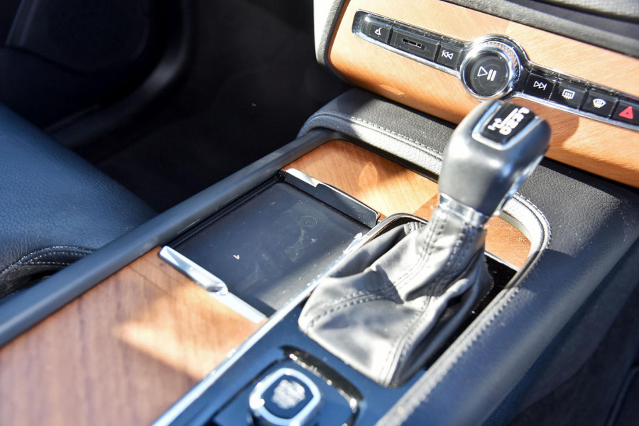 2021 Volvo XC90 L Series T6 Momentum SUV Image 20