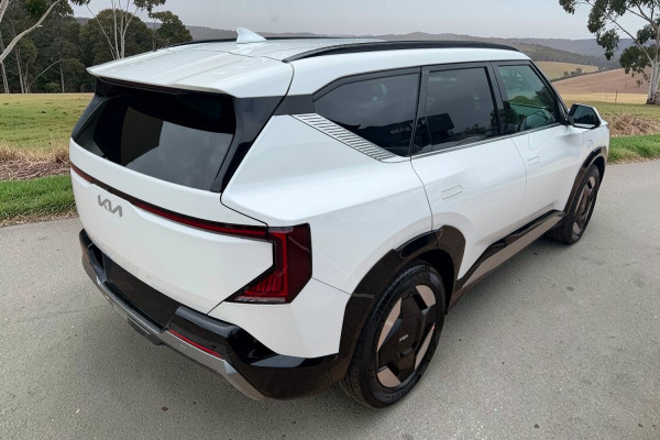 2026 Kia EV5 OVc Earth SUV Image 3
