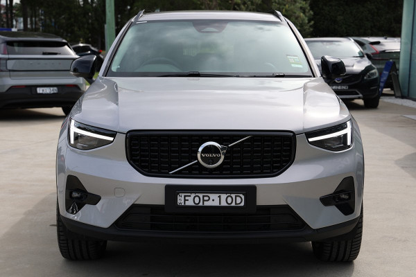2024 MY25 Volvo XC40 XZ Ultra B4 Dark SUV Image 3