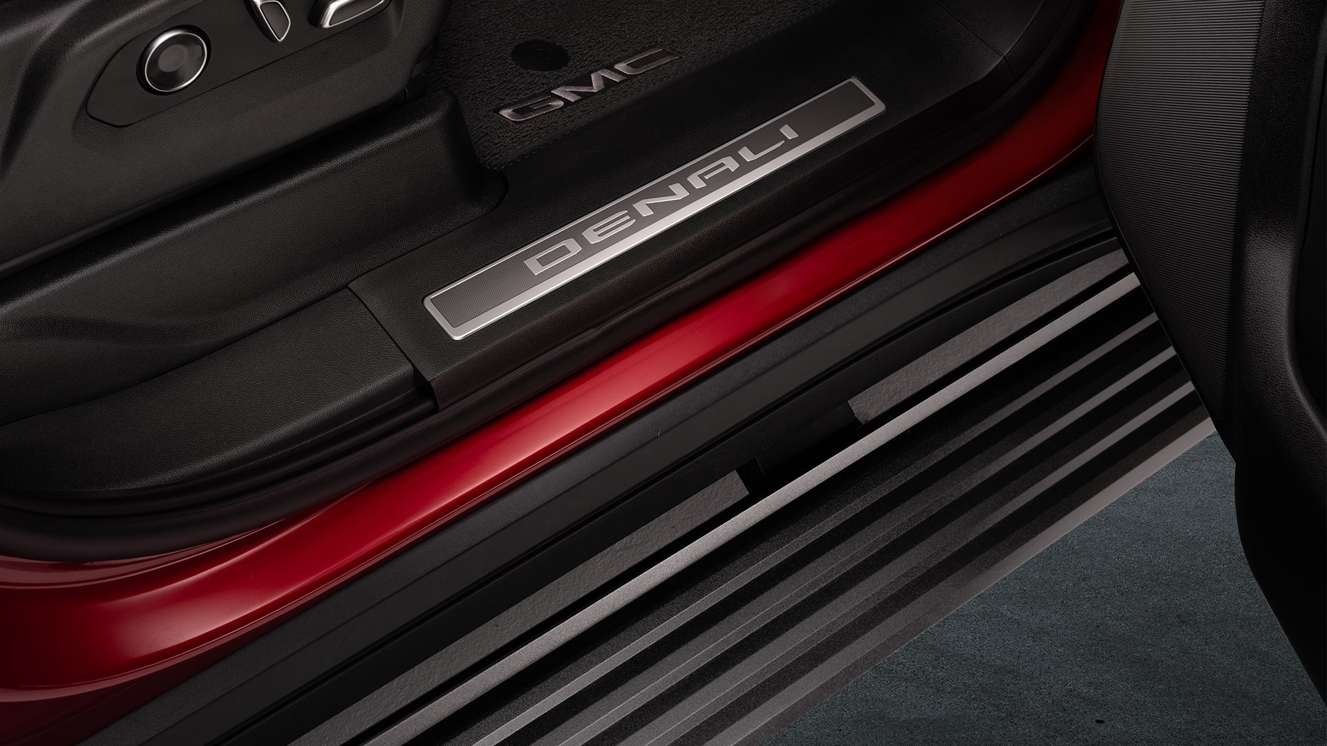 POWER RETRACTABLE SIDE STEPS  Image