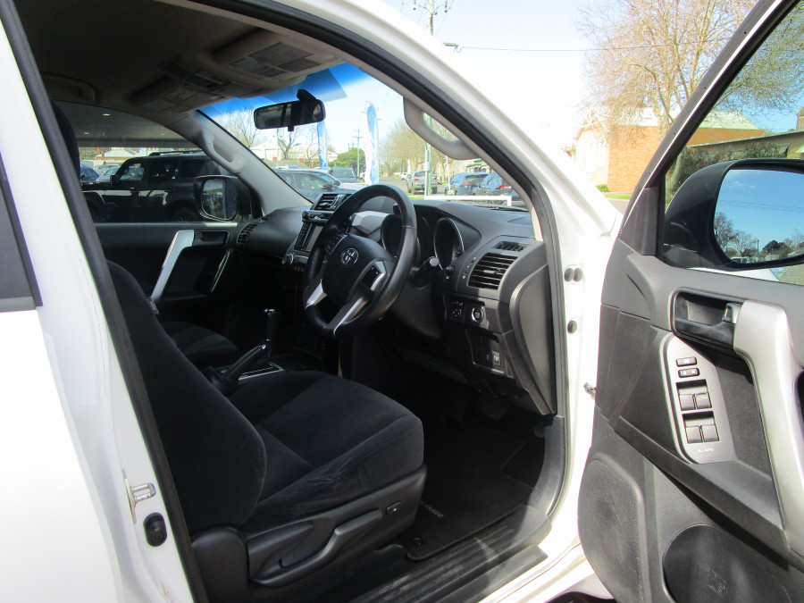 2015 Toyota LandCruiser Prado GDJ150R GXL SUV Image 8