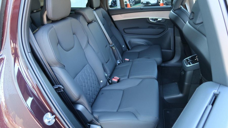 2025 MY26 Volvo XC90 L Series Plus T8 Plug-in Hybrid Dark SUV Image 14