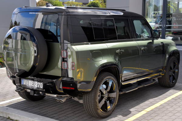 2026 Land Rover Defender L663 110 P425 X-Dynamic SE SUV image 23
