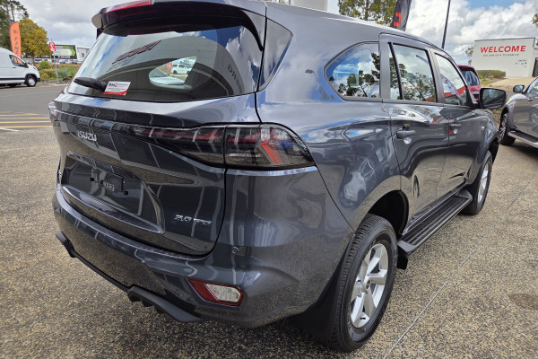 2026 Isuzu MU-X RJ LS-M SUV Image 3