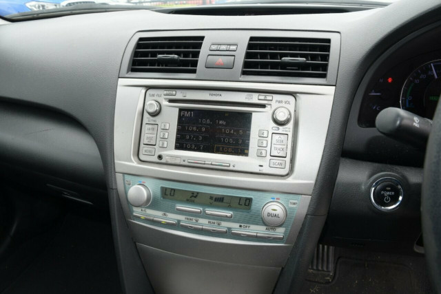 2011 Toyota Camry Hybrid Luxury 13 of 19