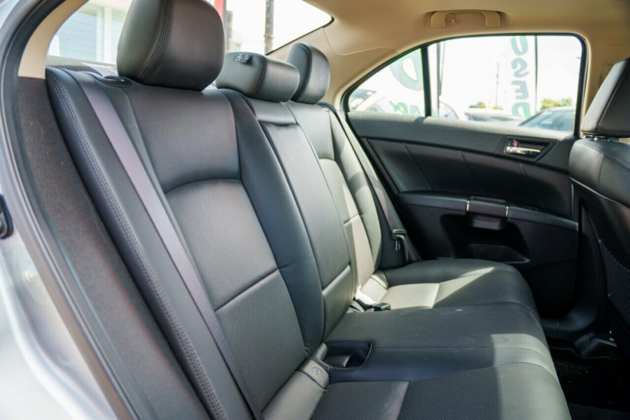 2013 Suzuki Kizashi FR Prestige Sedan Image 9