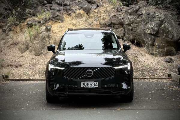 2026 Volvo XC90 L Series Ultra T8 Plug-in Hybrid Dark SUV Image 2