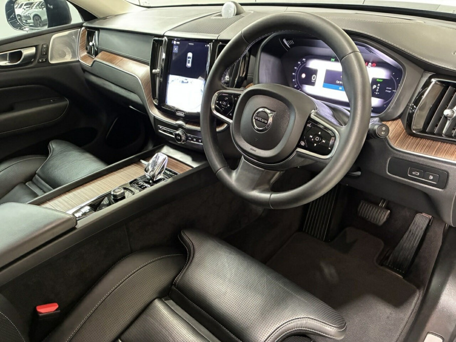 2022 MY23 Volvo XC60 UZ Recharge Ultimate T8 Plug-in Hybrid SUV Image 14