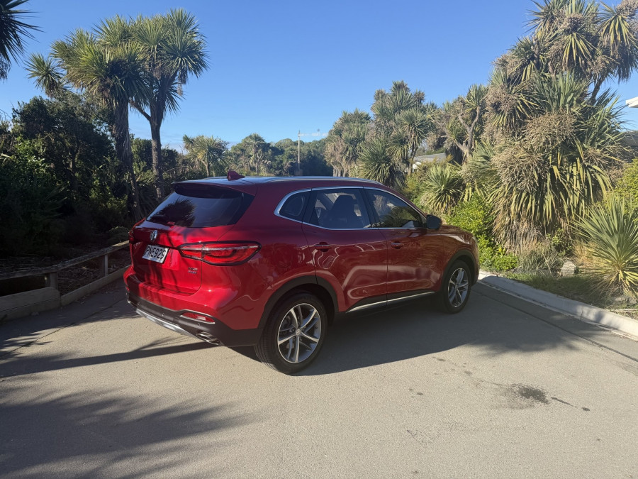 2022 MG HS Essence SUV Image 2