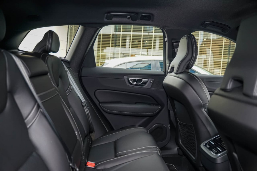 2020 MY21 Volvo XC60 UZ T6 R-Design Suv Image 8