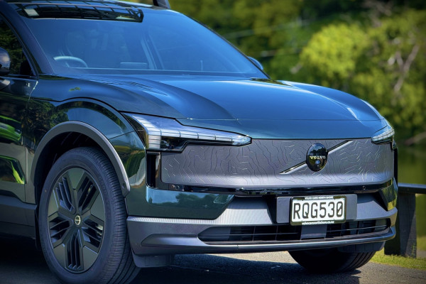 2026 Volvo EX30 Cross Country  Ultra Twin Motor Performance SUV Image 4