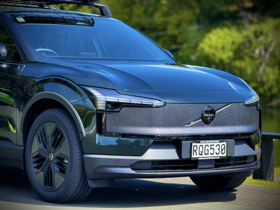 2026 Volvo EX30 Cross Country  Ultra Twin Motor Performance SUV Image 4