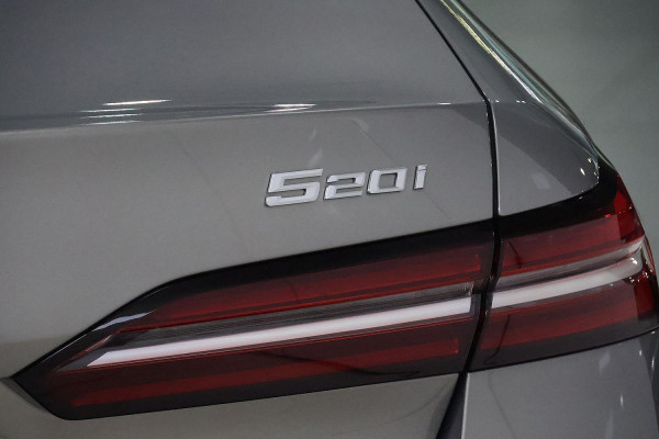 2023 BMW 5 Series G60 520i M Sport Sedan image 4