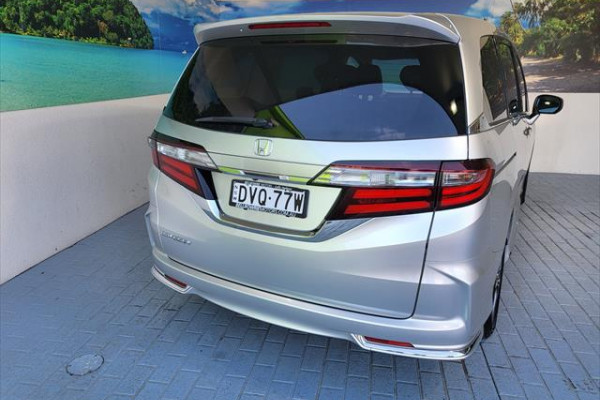 2018 Honda Odyssey RC  VTi-L Wagon Image 5