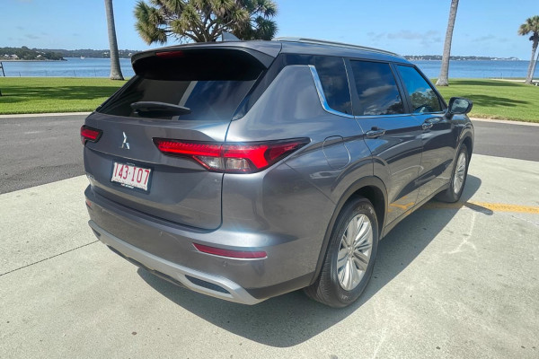 2023 Mitsubishi Outlander ZM LS SUV Image 7