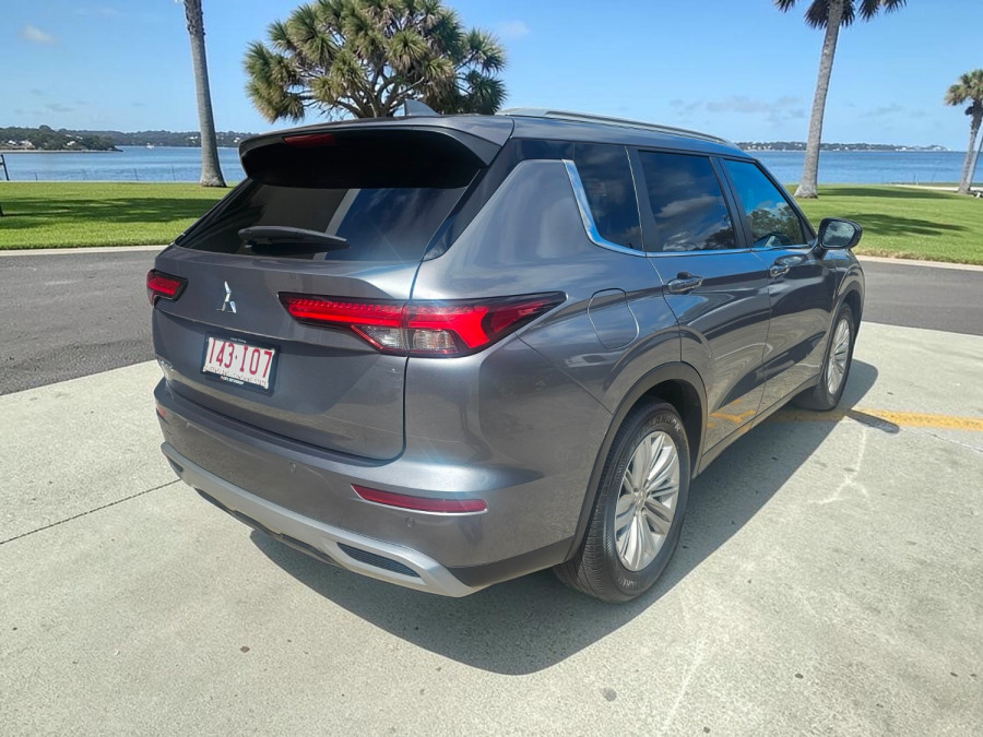2023 Mitsubishi Outlander ZM LS SUV Image 7